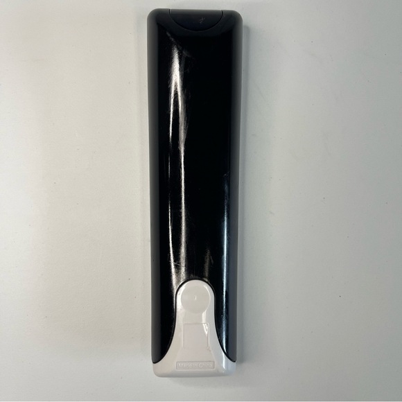 Pre-Owned DirecTV RC66 Remote. Good used condition. See photos. No corrosion! - Picture 3 of 8